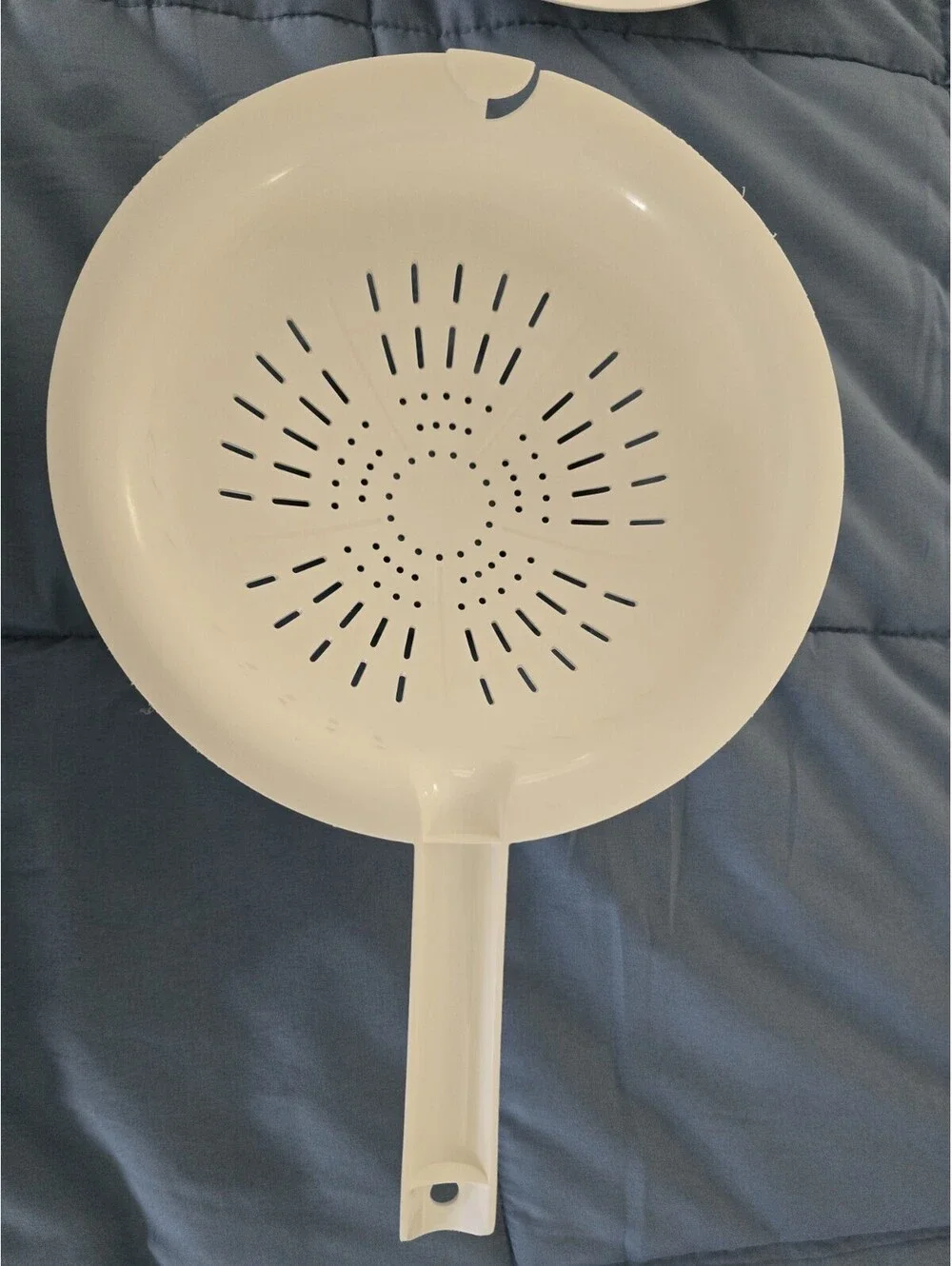 Tupperware 2-Piece Locking Lid White Plastic Double Colander/Strainer--2 Quart